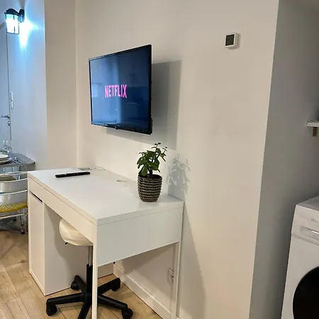 A Mousson Hyper Centre