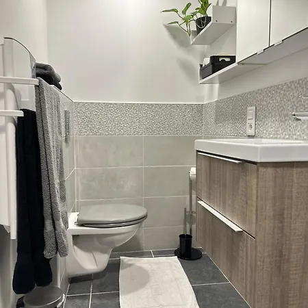 A Mousson Hyper Centre