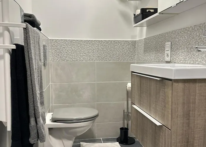 A Mousson Hyper Centre