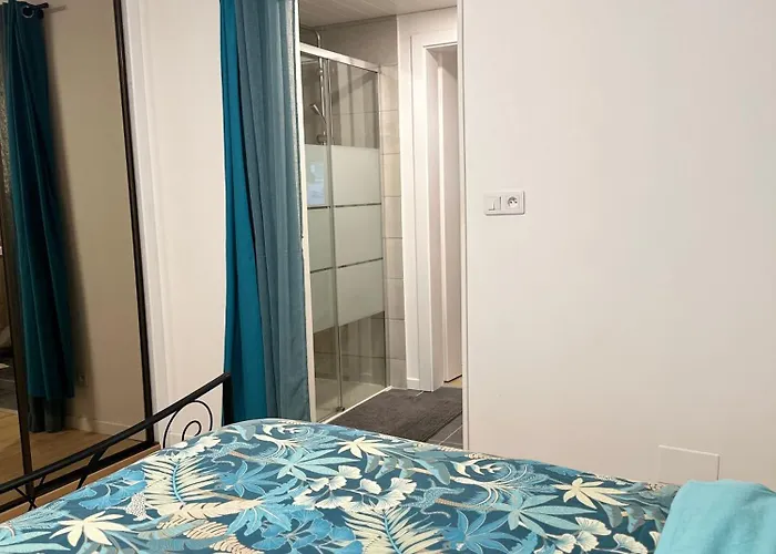 A Mousson Hyper Centre *